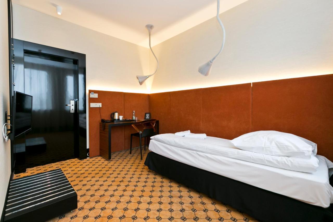 Hotel Martina Znin Exterior photo
